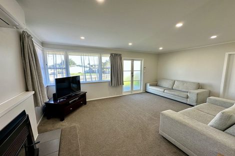 Photo of property in 4 Lyndon Place, Manurewa, Auckland, 2102