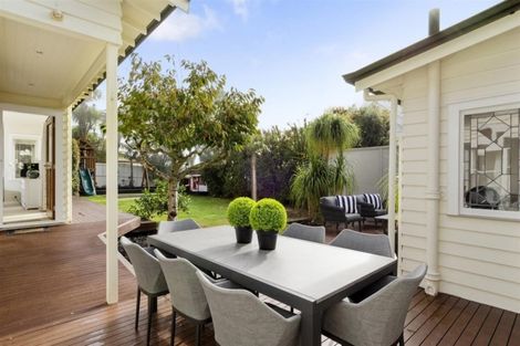 Photo of property in 2 Glade Place, Birkenhead, Auckland, 0626