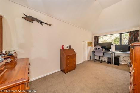 Photo of property in 21 Elmslie Road, Pinehaven, Upper Hutt, 5019