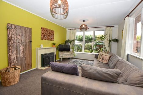 Photo of property in 1 Hughan Place, Carterton, 5713