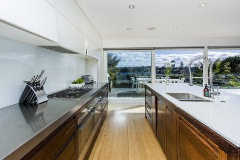 Photo of property in 306 Hurstmere Road, Takapuna, Auckland, 0622