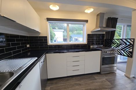 Photo of property in 13 Westhaven Drive, Tawa, Wellington, 5028