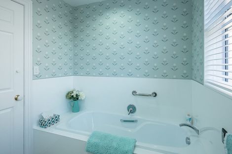 Photo of property in 1 Maple Lane, Waikanae, 5036