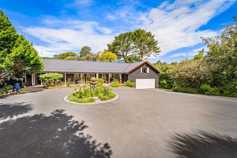 Photo of property in 12 Hobbs Road, Matakatia, Whangaparaoa, 0930
