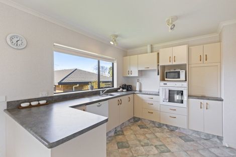 Photo of property in 2/16 Sandel Rise, Merrilands, New Plymouth, 4312