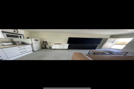 Photo of property in 90 Godley Road, Green Bay, Auckland, 0604