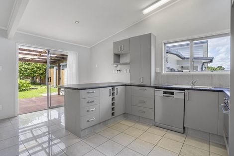 Photo of property in 58 Cascades Road, Pakuranga Heights, Auckland, 2010