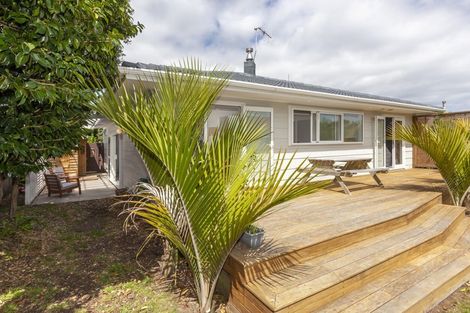 Photo of property in 9 Nugget Grove, Raumati Beach, Paraparaumu, 5032