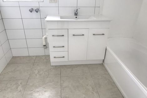 Photo of property in 17 St Catherine Crescent, West Harbour, Auckland, 0618