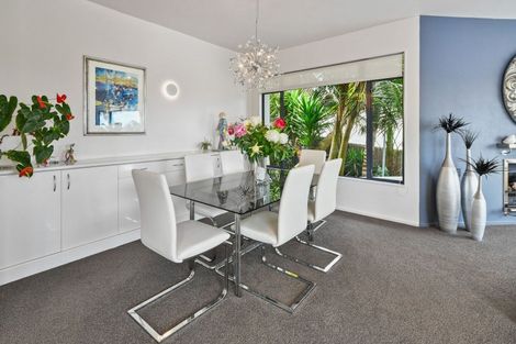 Photo of property in 6 Ribbonwood Crescent, Goodwood Heights, Auckland, 2105