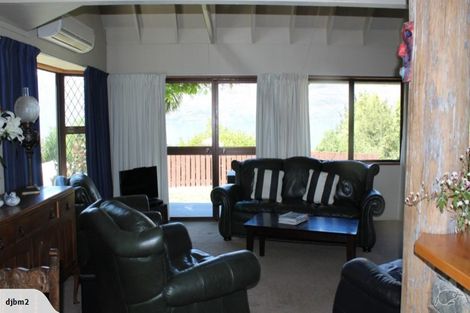 Photo of property in 11 Evergreen Place, Sunshine Bay, Queenstown, 9300