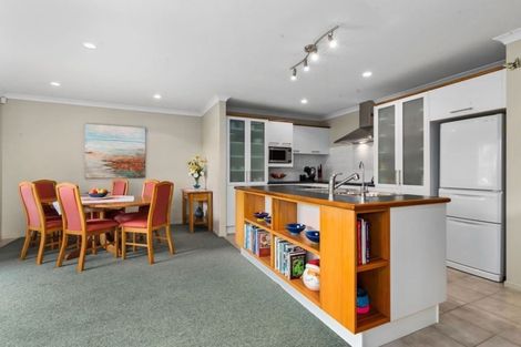 Photo of property in 18 Schopolo Place, Schnapper Rock, Auckland, 0632