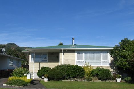 Photo of property in 16 Tanekaha Street, Stokes Valley, Lower Hutt, 5019