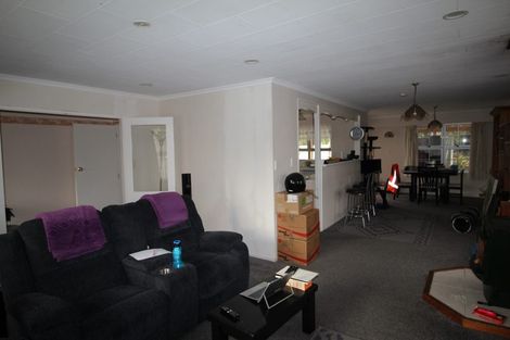 Photo of property in 27 Dunk Place, Milson, Palmerston North, 4414