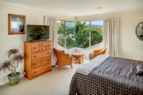Photo of property in 28 Saint Ives Drive, Camborne, Porirua, 5026