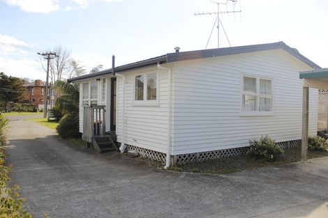 Photo of property in 1/118 Nile Road, Milford, Auckland, 0620
