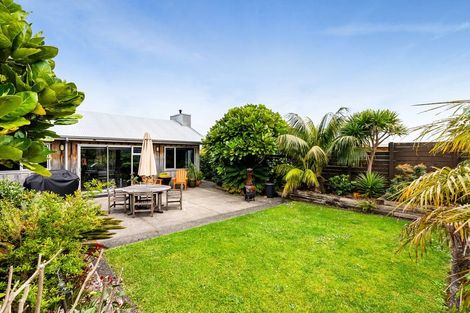 Photo of property in 74 Wairau Road, Oakura, 4314