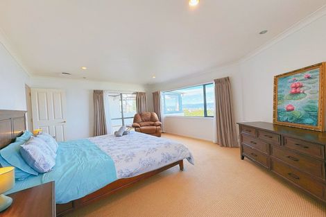 Photo of property in 40 Dress Circle, Newlands, Wellington, 6037