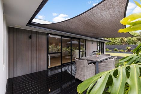 Photo of property in 43 Coutts Way, Fitzherbert, Palmerston North, 4410