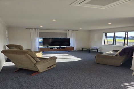 Photo of property in 9 Te Piriti Road, One Tree Point, 0118