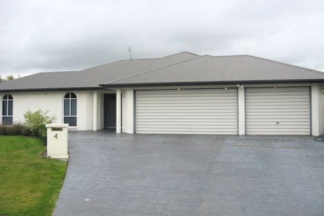 Photo of property in 4 Thicket Close, Redwood, Christchurch, 8051