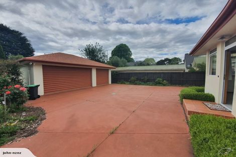 Photo of property in 74 Straven Road, Fendalton, Christchurch, 8014