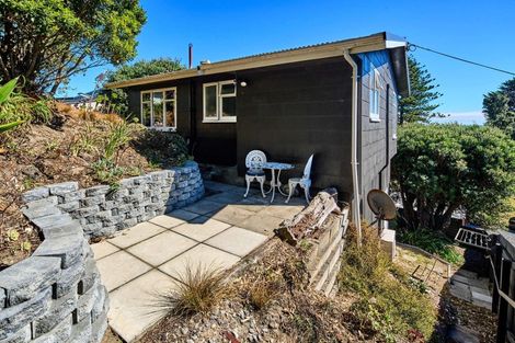 Photo of property in 52 Tutere Street, Waikanae Beach, Waikanae, 5036