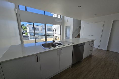 Photo of property in 2d/136 Stancombe Road, Flat Bush, Auckland, 2016