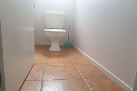 Photo of property in 18 Plumstead Rise, Glen Eden, Auckland, 0602