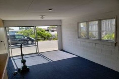 Photo of property in 88 Chivalry Road, Glenfield, Auckland, 0629