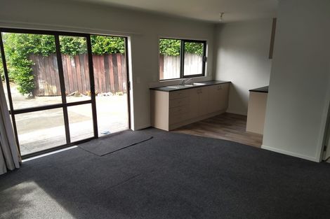 Photo of property in 1/462 East Coast Road, Windsor Park, Auckland, 0630