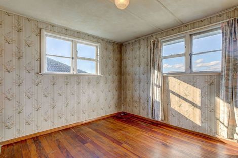 Photo of property in 19 Franklyn Road, Tawa, Wellington, 5028