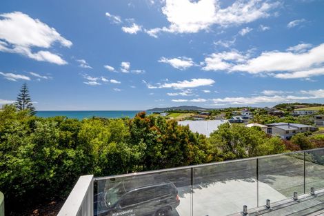 Photo of property in 77 Stratford Drive, Cable Bay, 0420