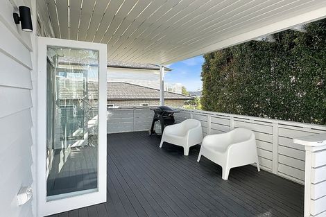 Photo of property in 71 Point Chevalier Road, Point Chevalier, Auckland, 1022