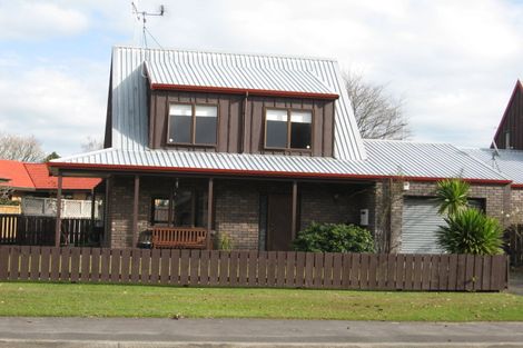 Photo of property in 33 Casey Avenue, Fairfield, Hamilton, 3214