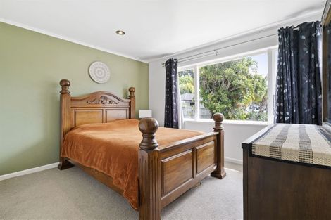 Photo of property in 4 Greville Road, Pinehill, Auckland, 0632