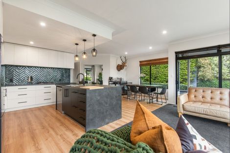 Photo of property in 63 Ruapehu Drive, Fitzherbert, Palmerston North, 4410