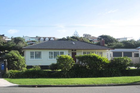 Photo of property in 15 Lambley Road, Titahi Bay, Porirua, 5022