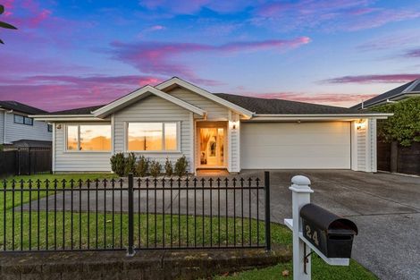 Photo of property in 24 Woodridge Drive, Stanmore Bay, Whangaparaoa, 0932