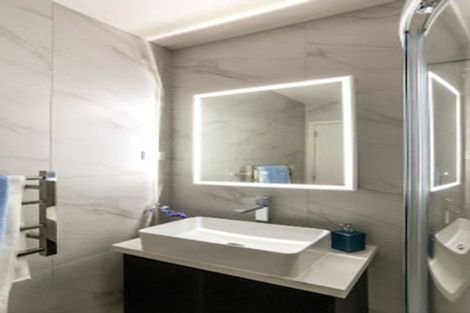 Photo of property in 1/8 Hepburn Road, Glendene, Auckland, 0602