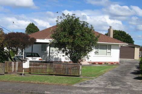 Photo of property in 27 Ward Crescent, Te Atatu Peninsula, Auckland, 0610