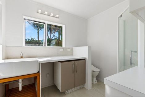 Photo of property in 177 West Harbour Drive, West Harbour, Auckland, 0618