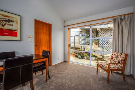 Photo of property in 37 Kahu Road, Paremata, Porirua, 5024