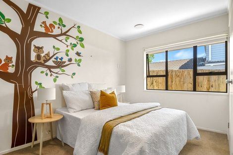 Photo of property in 16 Redlands Grove, Swanson, Auckland, 0612