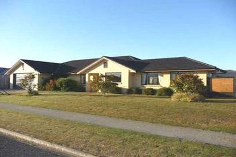 Photo of property in 108 Guildford Drive, Paraparaumu Beach, Paraparaumu, 5032