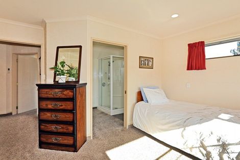 Photo of property in 10 Rutland Place, Taradale, Napier, 4112
