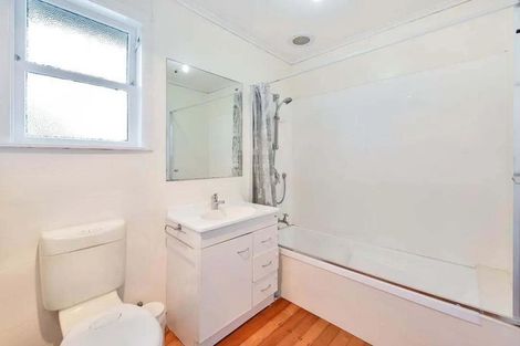 Photo of property in 65 Birkdale Road, Birkdale, Auckland, 0626