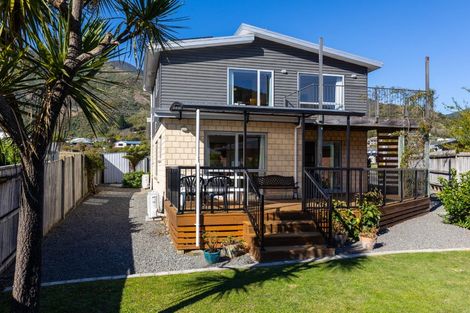 Photo of property in 255 Waikawa Road, Waikawa, Picton, 7220