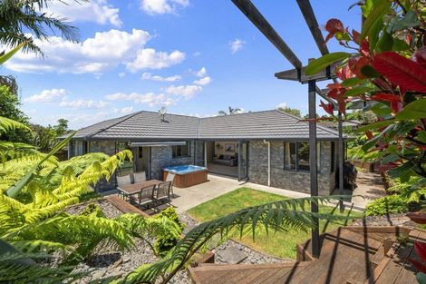 Photo of property in 56 Cabeleigh Drive, Helensville, 0800