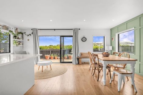 Photo of property in 1 Nga Waka Place, Mangere, Auckland, 2022